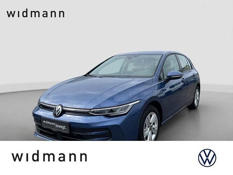 Anemonenblau metallic Gebraucht 2024 VW Golf VIII Life Limousine | 23.850 € (Fairer Preis) - Bild 1/4