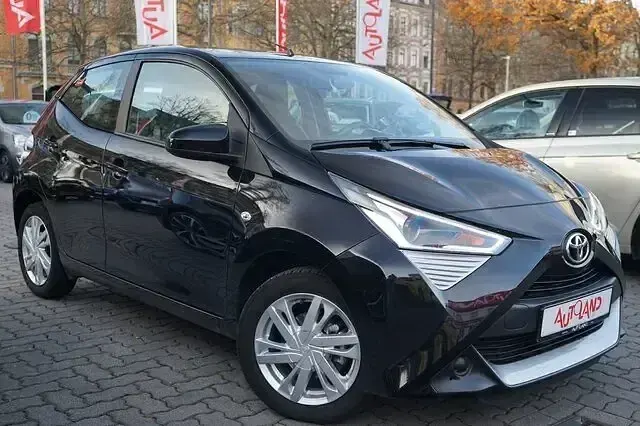 Second-hand Toyota Aygo 69 CP (50 kW) 2018 Negru Hatchback