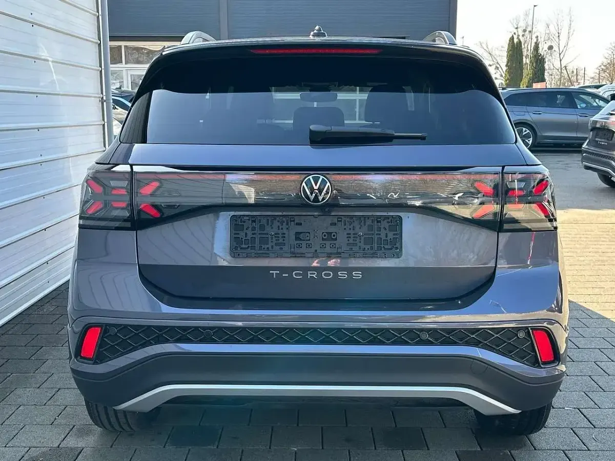 Neu VW T-Cross R-line 116 PS (85 kW) 2025 Rauchgrau metallic SUV