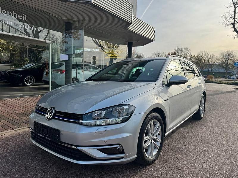 Silber Gebraucht 2019 VW Golf VII Comfortline Kombi | 12.950 € (Superpreis) - Bild 1/4