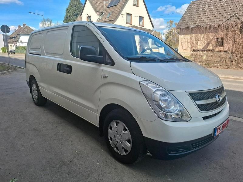 Gebraucht Hyundai H-1 110 PS (80 kW) 2011 Weiß Van / Kleinbus