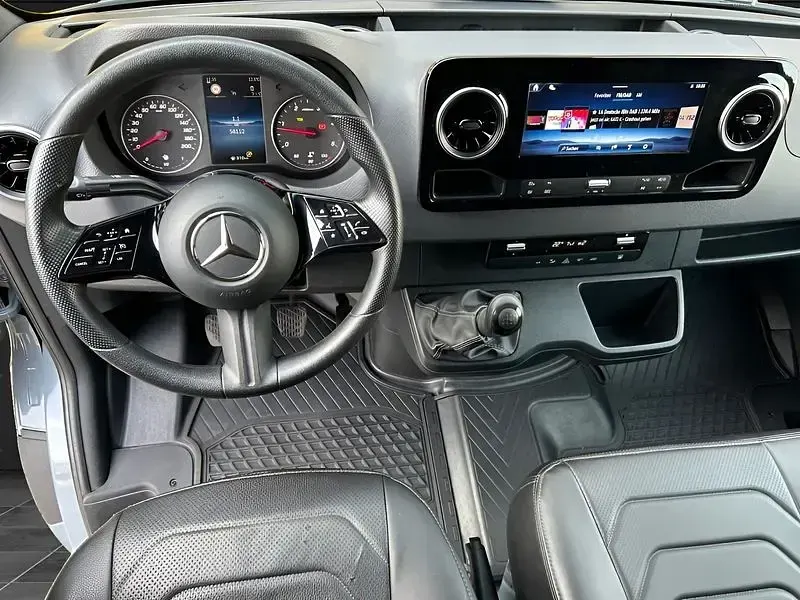 Gebraucht Mercedes Sprinter 170 PS (125 kW) 2024 Blau Van