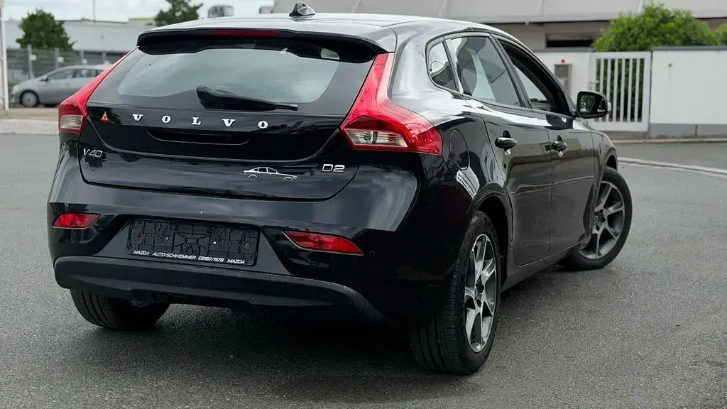 Gebraucht Volvo V40 You! 114 PS (83 kW) 2015 Schwarz Limousine