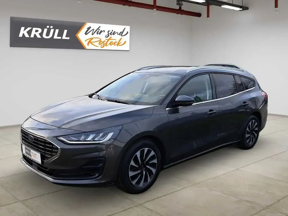 Gebraucht Ford Focus Titanium 125 PS (91 kW) 2025 Grau Limousine