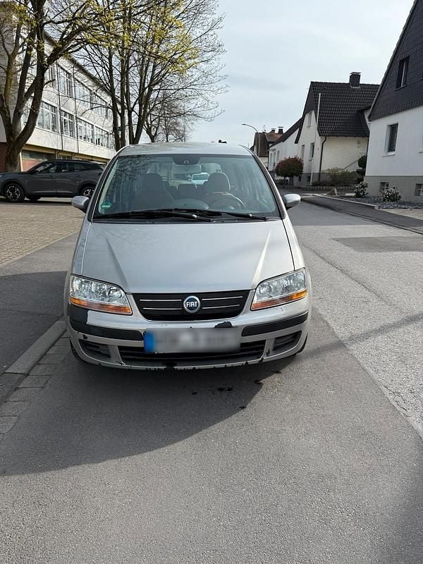Gebraucht Fiat Idea 95 PS (69 kW) 2004 Silber Van / Kleinbus
