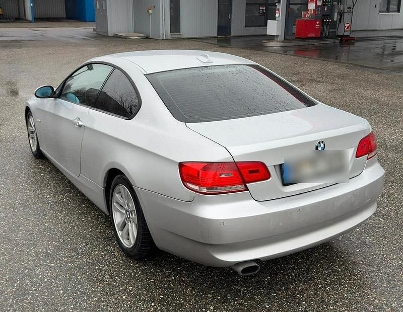 Gebraucht BMW 320 170 PS (125 kW) 2008 Silber Coupé