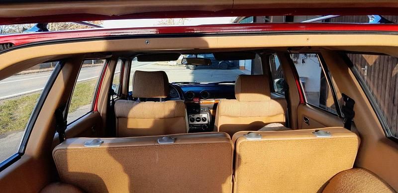 Gebraucht Mercedes 240 72 PS (52 kW) 1985 Rot Kombi