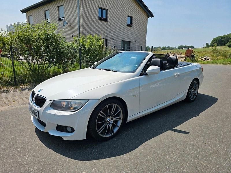 Weiß Gebraucht 2010 BMW 318 Cabriolet M Sport Cabrio | 10.900 € (Fairer Preis) - Bild 1/4