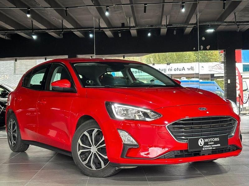 Rot Gebraucht 2019 Ford Focus Titanium Limousine | 11.999 € (Guter Preis) - Bild 1/4