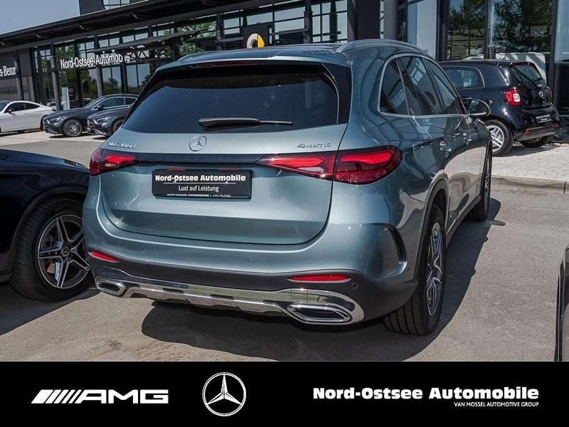 Gebraucht Mercedes GLC300 AMG 269 PS (197 kW) 2024 Metalliclack verdesilber SUV