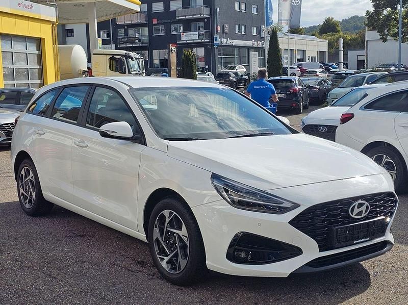 Weiß Gebraucht 2024 Hyundai i30 Kombi | 18.100 € (Guter Preis) - Bild 1/4