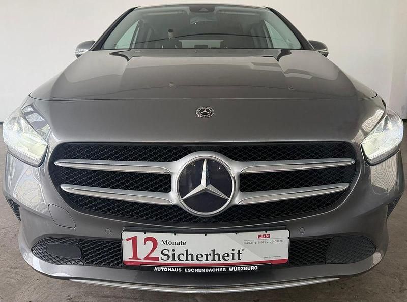 Gebraucht Mercedes B200 150 PS (110 kW) 2019 Grau Van / Kleinbus