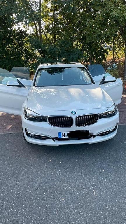 Weiß Gebraucht 2020 BMW 320 Gran Turismo Luxury Line Limousine | 21.300 € (Fairer Preis) - Bild 1/4