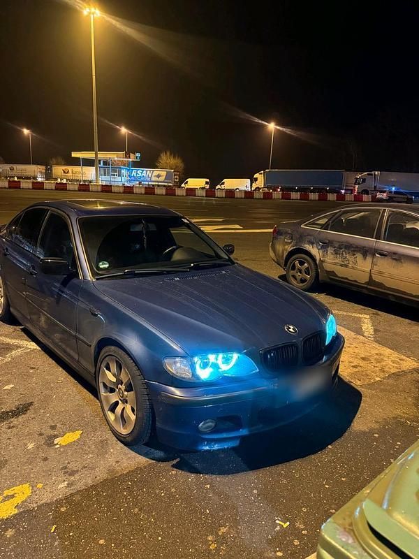 Blau Gebraucht 2001 BMW 330 M Sport Limousine | 8.500 € (Fairer Preis) - Bild 1/4