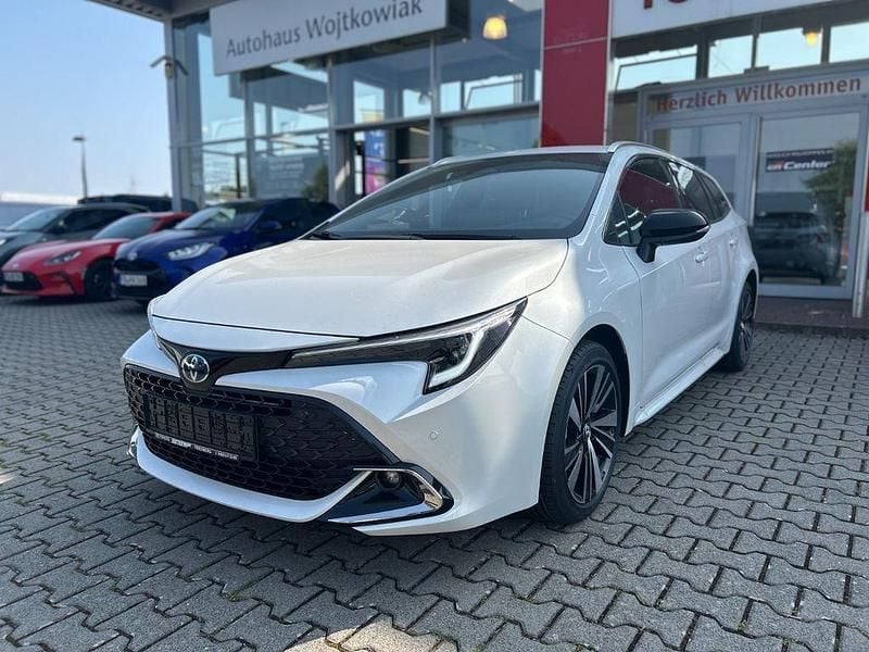 Weiß Neu 2025 Toyota Corolla Limousine | 32.790 € (Fairer Preis) - Bild 1/2