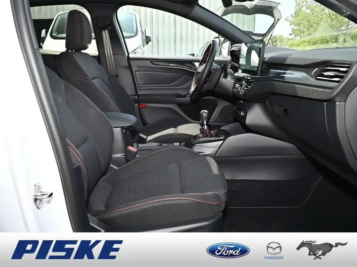 Neu Ford Focus ST-Line 125 PS (91 kW) 2026 Frozen white Kombi