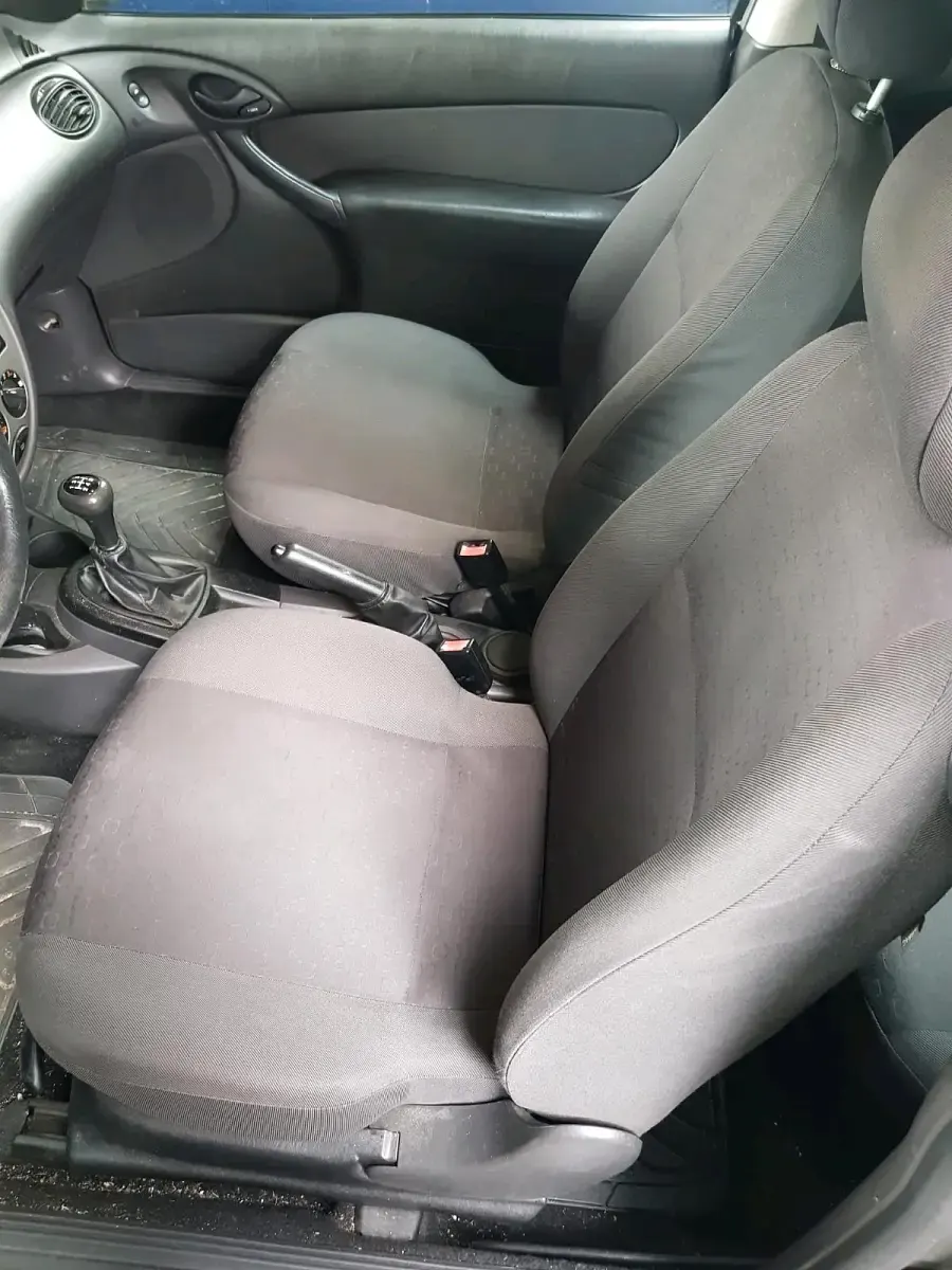Gebraucht Ford Focus 100 PS (73 kW) 2004 Grau Kleinwagen
