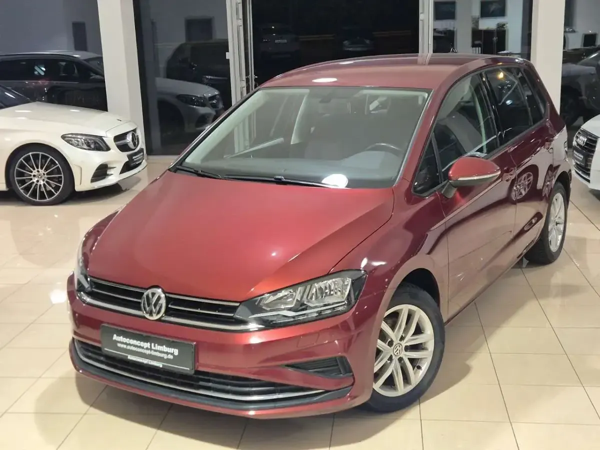 Gebraucht VW Golf VIII Comfortline 116 PS (85 kW) 2020 Rot Van / Kleinbus