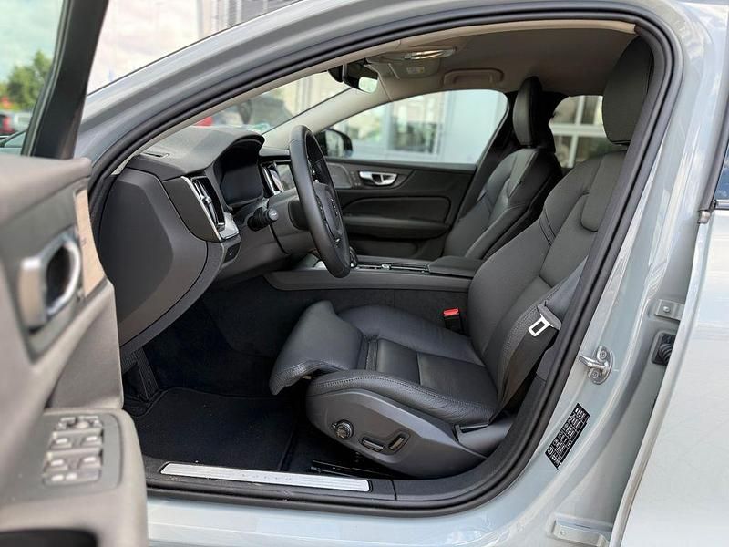 Gebraucht Volvo V60 Plus 197 PS (144 kW) 2025 Grau Kombi
