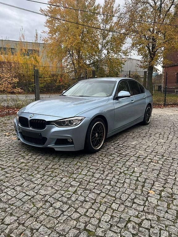 Blau Gebraucht 2012 BMW 320 Sport Line Limousine | 8.900 € (Guter Preis) - Bild 1/4