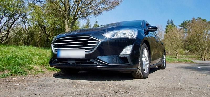 Gebraucht Ford Focus Cool & Connect 125 PS (91 kW) 2018 Schwarz Kombi