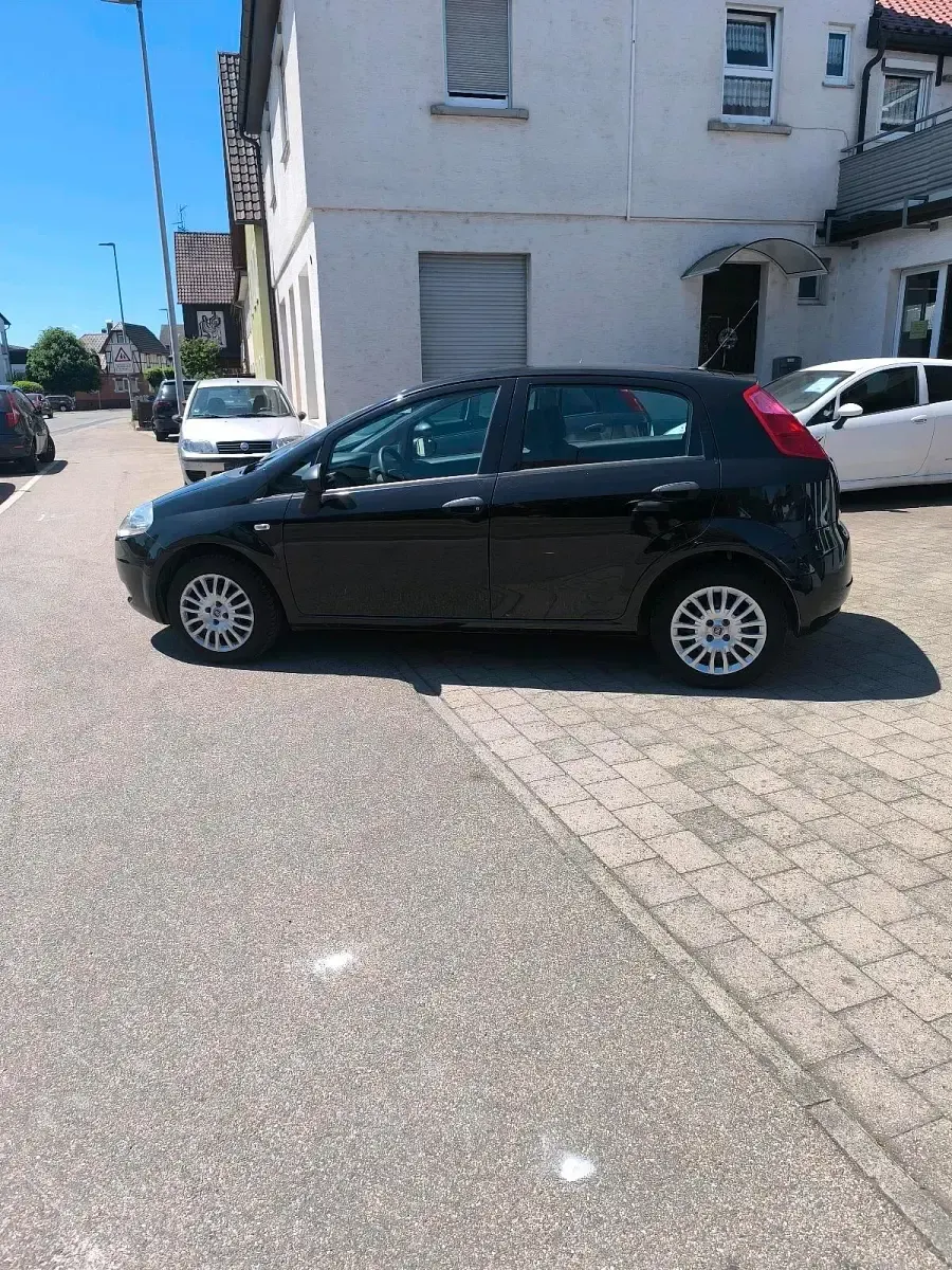 Gebraucht Fiat Punto 69 PS (50 kW) 2013 Schwarz Kleinwagen