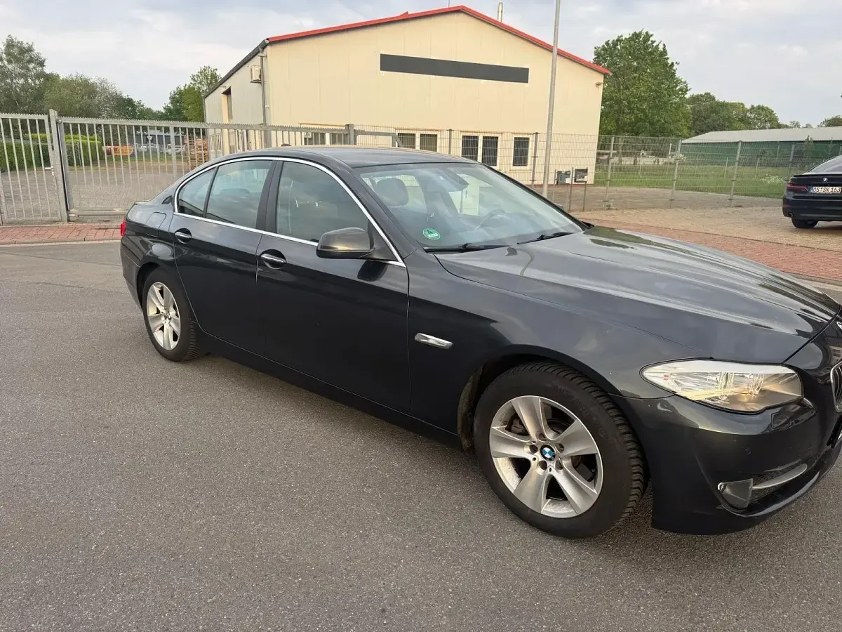 Usata BMW 520 184 CV (135 kW) 2011 Andere farben Berlina