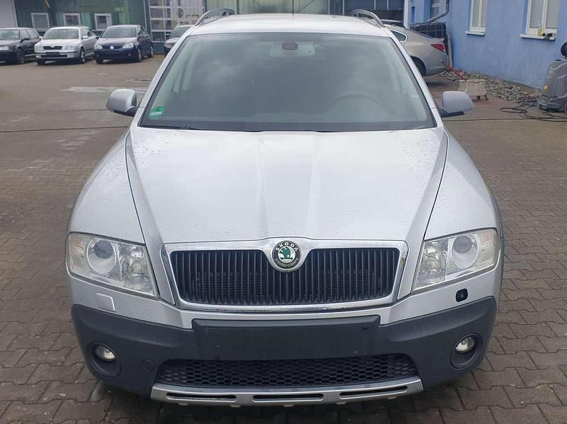 Diamantsilber metallic Gebraucht 2007 Skoda Octavia Scout Scout 4x4 Kombi | 2.950 € (Guter Preis) - Bild 1/4