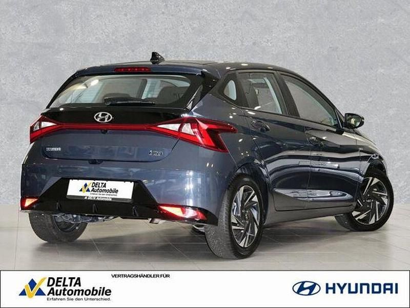 Gebraucht Hyundai i20 Trend 101 PS (74 kW) 2023 Aurora grey / met Kleinwagen