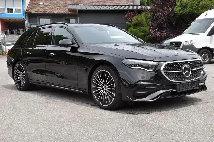 Gebraucht Mercedes E220 Advanced Plus 197 PS (144 kW) 2026 Schwarz Limousine