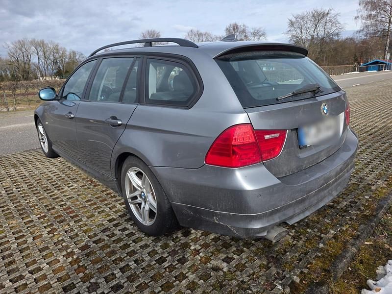 Gebraucht BMW 320 120 PS (88 kW) 2010 Silber Kombi