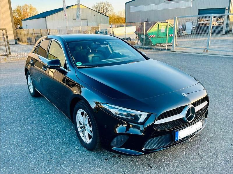 Schwarz Gebraucht 2019 Mercedes A180 Limousine | 19.500 € (Guter Preis) - Bild 1/4