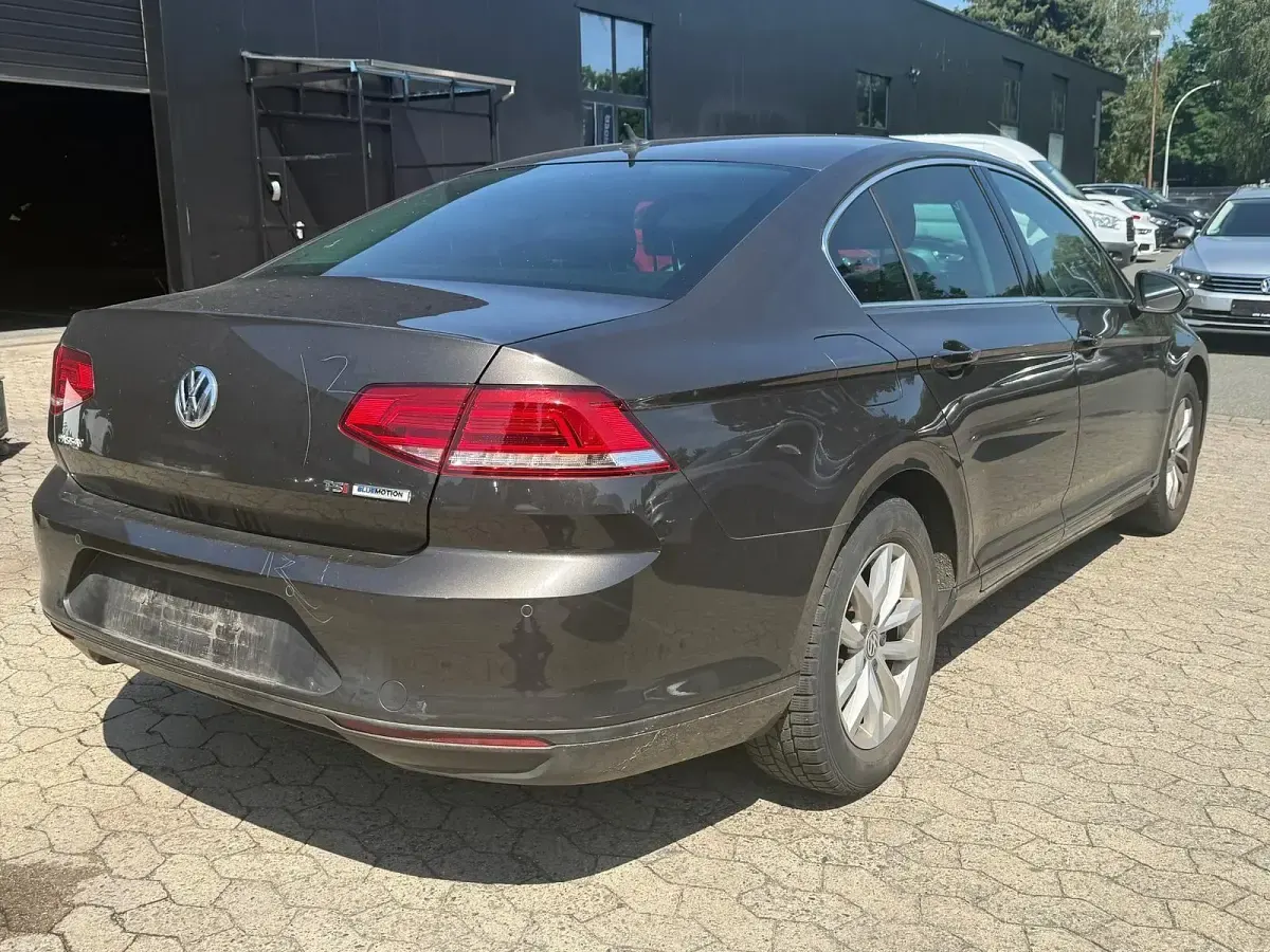 Gebraucht VW Passat 125 PS (91 kW) 2017 Braun Limousine