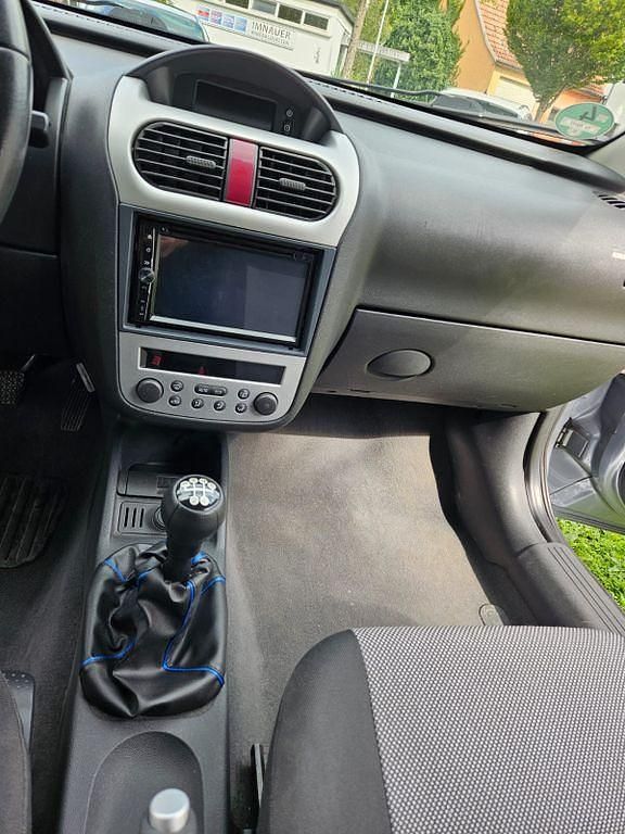 Gebraucht Opel Corsa 80 PS (58 kW) 2005 Silber Limousine