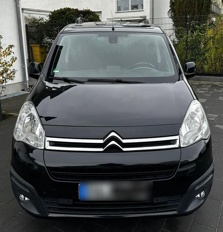Schwarz Gebraucht 2017 Citroën Berlingo PureTech Kombi | 9.400 € (Fairer Preis) - Bild 1/4