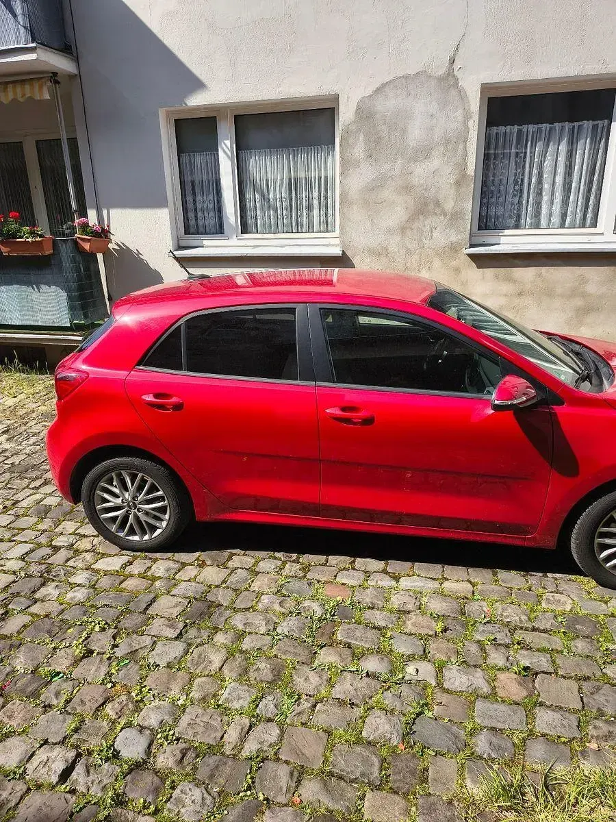 Gebraucht Kia Rio DREAM-TEAM Edition 101 PS (74 kW) 2019 Rot Limousine
