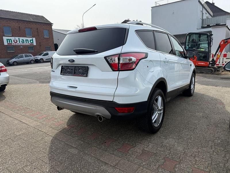 Gebraucht Ford Kuga 120 PS (88 kW) 2019 Weiß SUV
