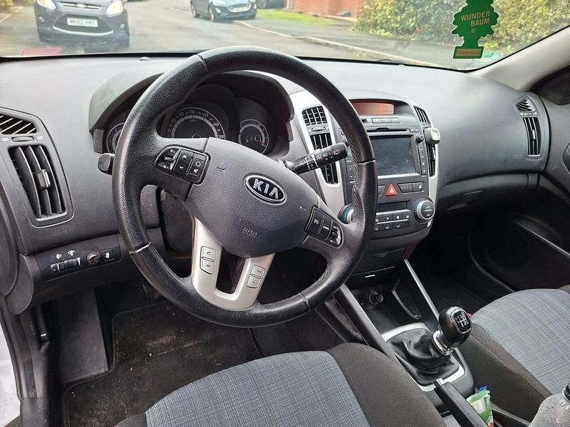 Gebraucht Kia ProCeed Edition 7 116 PS (85 kW) 2012 Weiß Kleinwagen