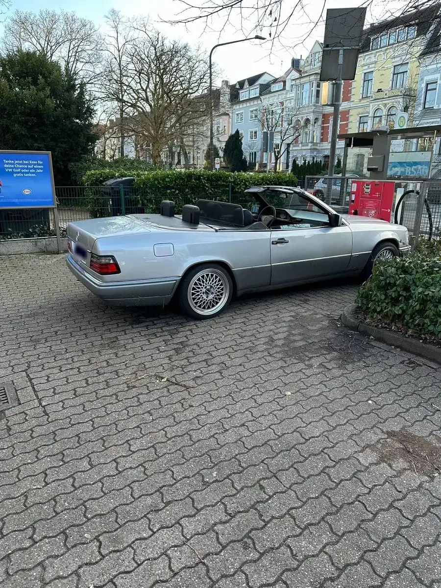 Gebraucht Mercedes E220 150 PS (110 kW) 1994 Silber Cabrio