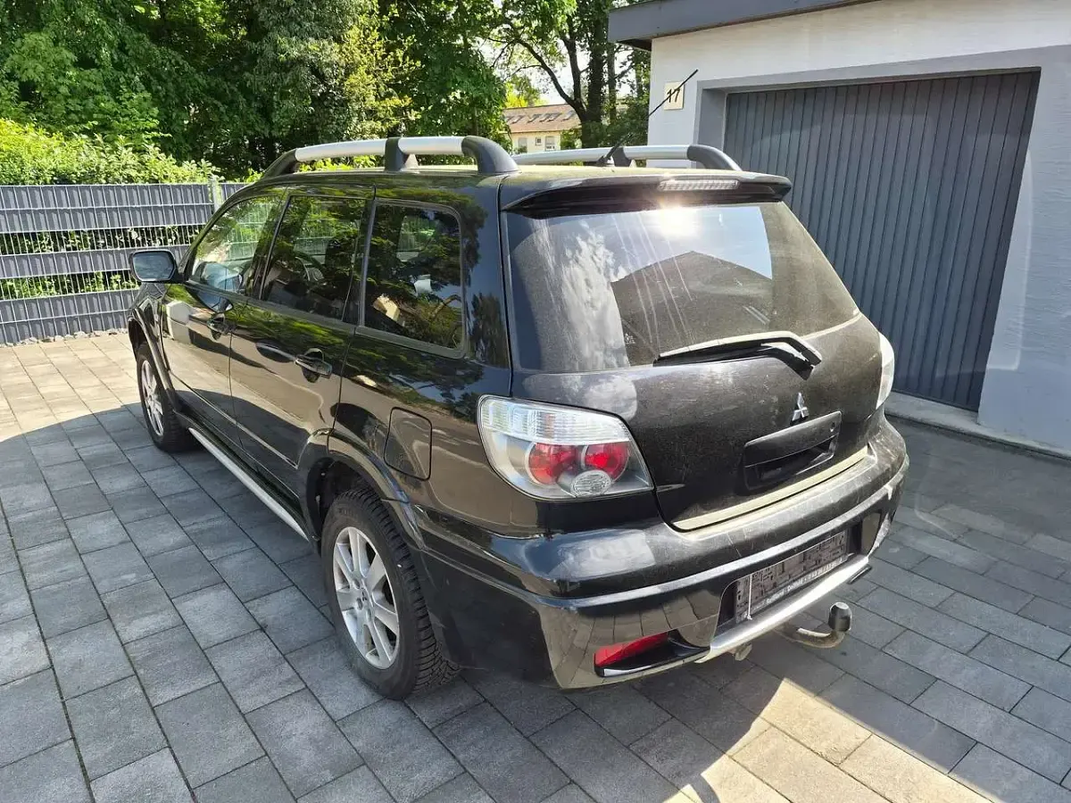 Second-hand Mitsubishi Outlander 160 CP (117 kW) 2006 Negru SUV