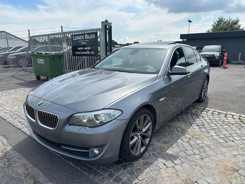 Grau Gebraucht 2010 BMW 530 Limousine | 7.900 € (Fairer Preis) - Bild 1/4