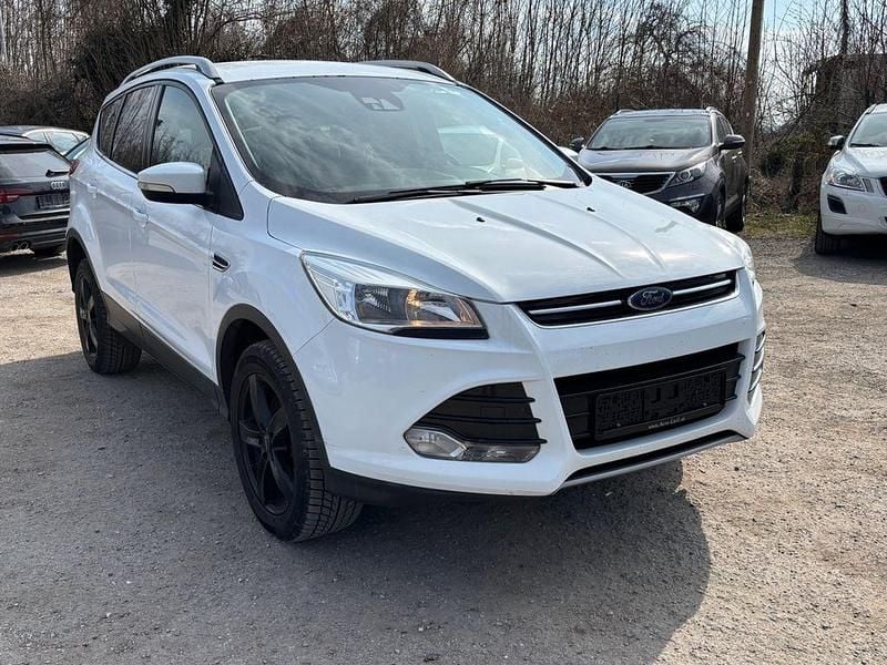 Gebraucht Ford Kuga Titanium 150 PS (110 kW) 2016 Weiß SUV