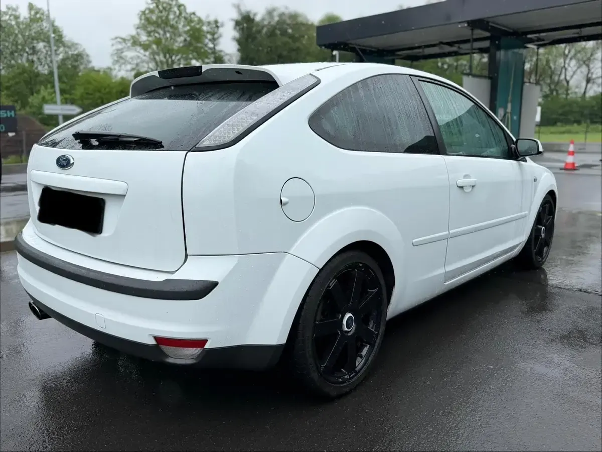 Used Ford Focus 116 HP (85 kW) 2007 White Coupe