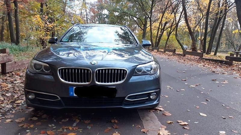 Grau Gebraucht 2016 BMW 520 Luxury Line Kombi | 13.500 € (Fairer Preis) - Bild 1/4