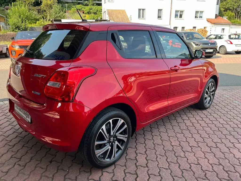 Gebraucht Suzuki Swift Comfort+ 83 PS (61 kW) 2022 Rot Kleinwagen