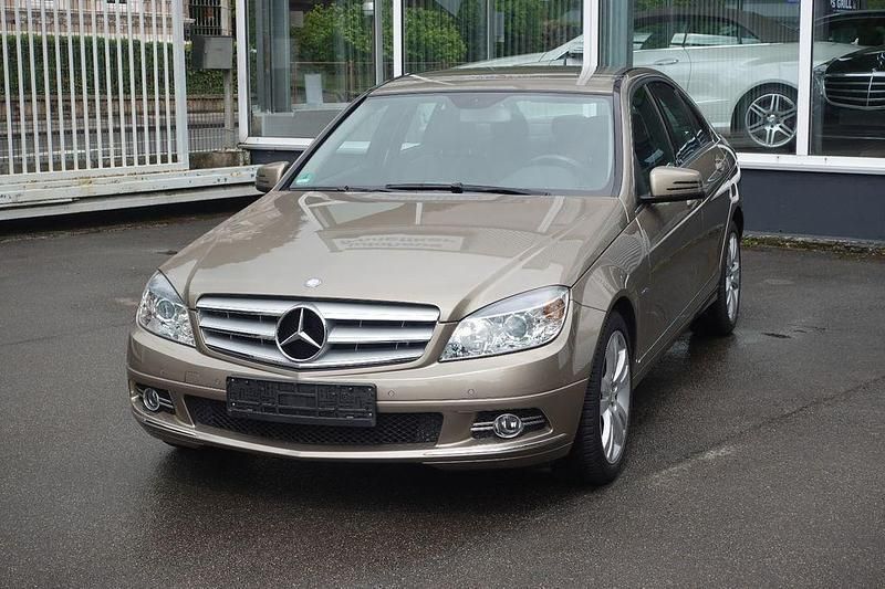 Sanidinbeige Gebraucht 2010 Mercedes C180 Avantgarde Limousine | 14.500 € (Teuer) - Bild 1/4