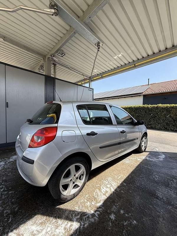 Gebraucht Renault Clio II Dynamique 107 PS (78 kW) 2006 Limousine