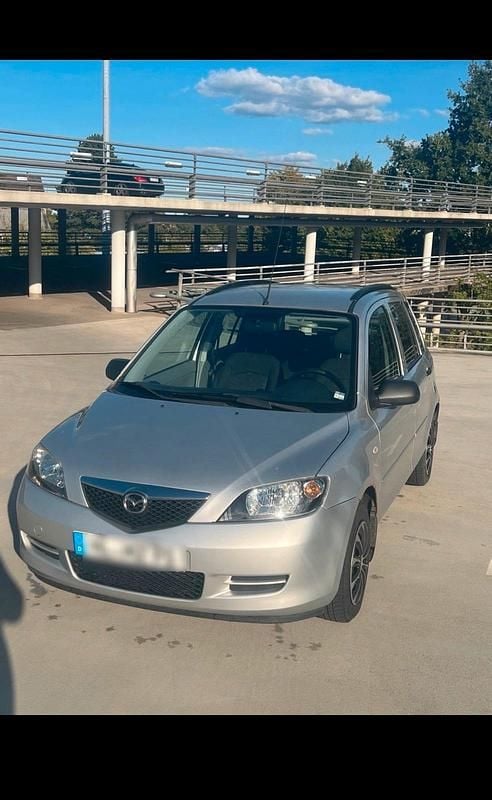 Silber Gebraucht 2004 Mazda 2 Kleinwagen | 3.300 € (Fairer Preis) - Bild 1/2