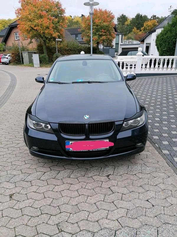 Blau Gebraucht 2006 BMW 320 Limousine | 6.900 € (Teuer) - Bild 1/4