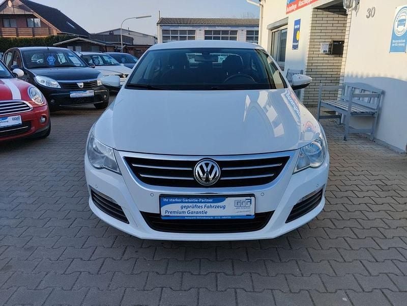 Second-hand VW Passat Basis 160 CP (117 kW) 2011 Alb Berlinǎ